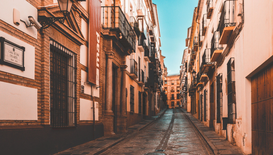 Leere Straße in Antequera