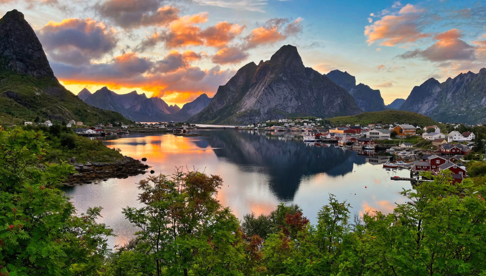 Lofoten Nordnorwegen Reine im Abendrot